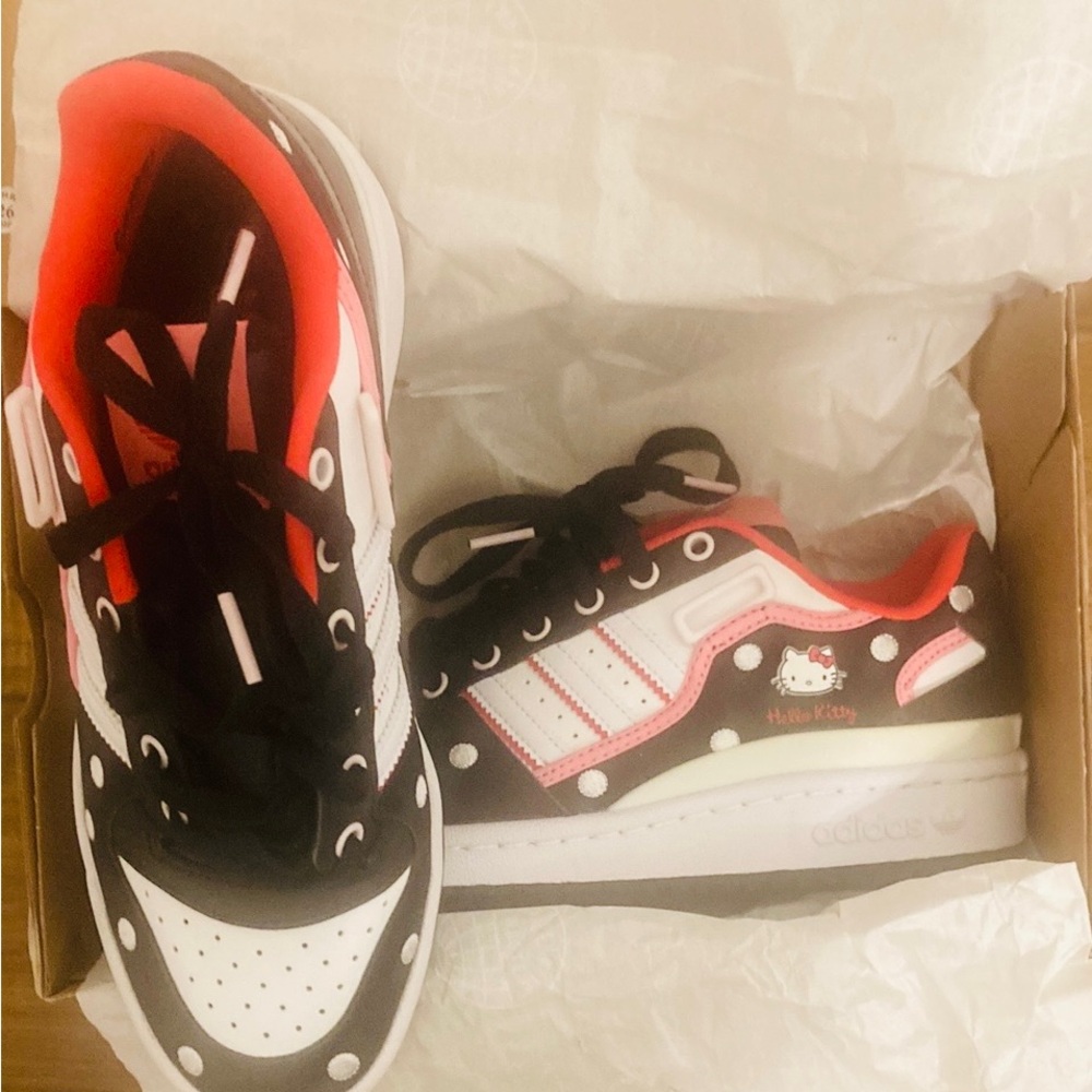 Hello Kitty.Special editionAdidas Black, red and Pink Sneakers